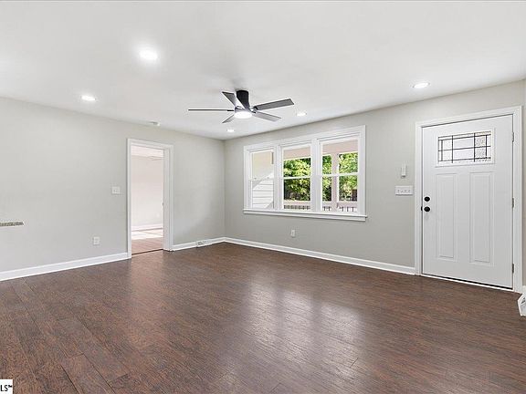 5th image of 303 Vinson Dr