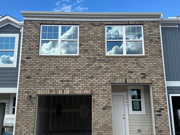 2nd image of 2041 Glen Crossing Dr