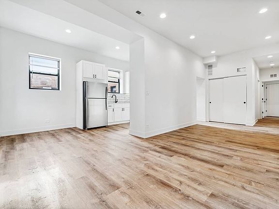 5th image of 2219 N Hamilton Ave #107