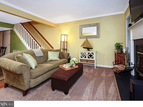 3rd image of 174 Lake Arrowhead Cir
