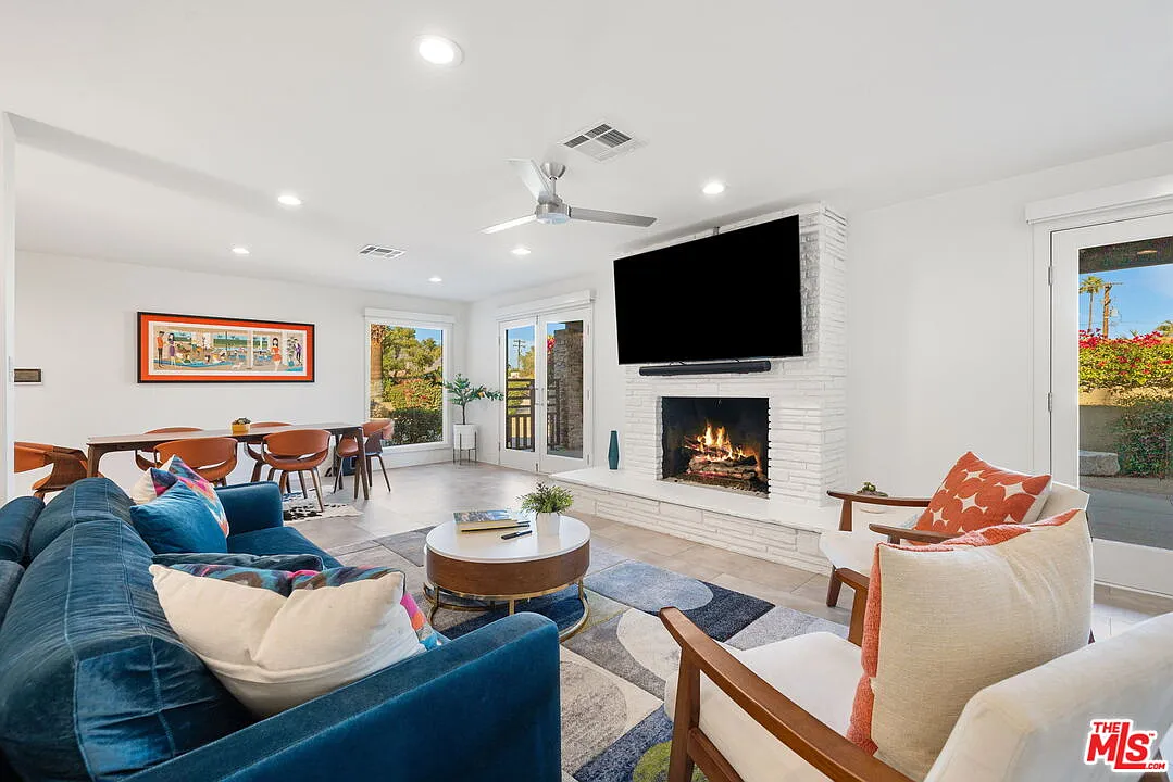 3 bed, 2.0 bath, 1813 sqft, $6,250 — Photo 3