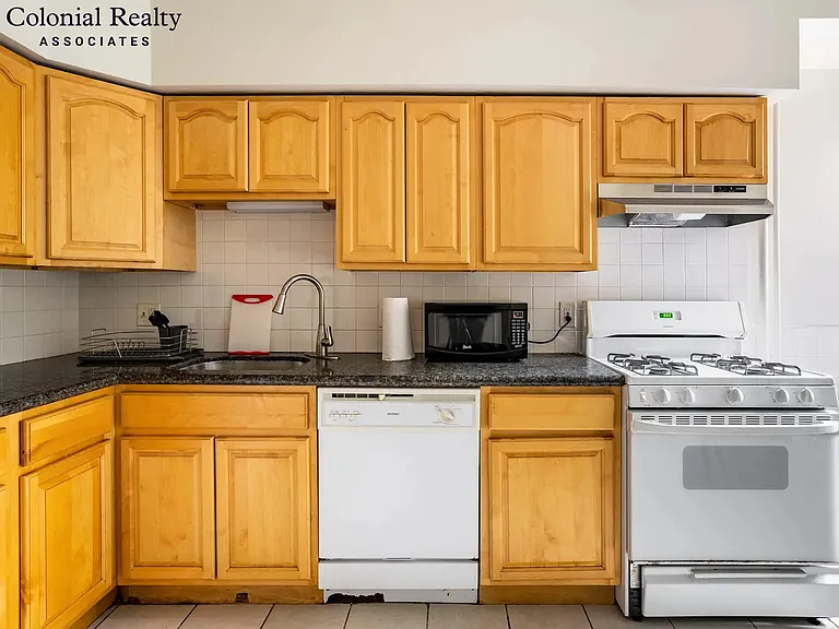 10 Strathmore Rd #22 — Photo 10