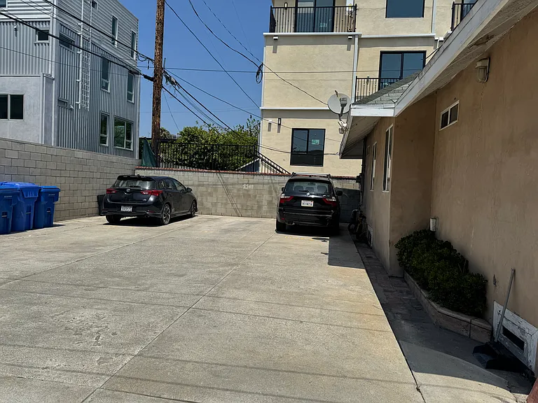 1147 Gordon St — Photo 11