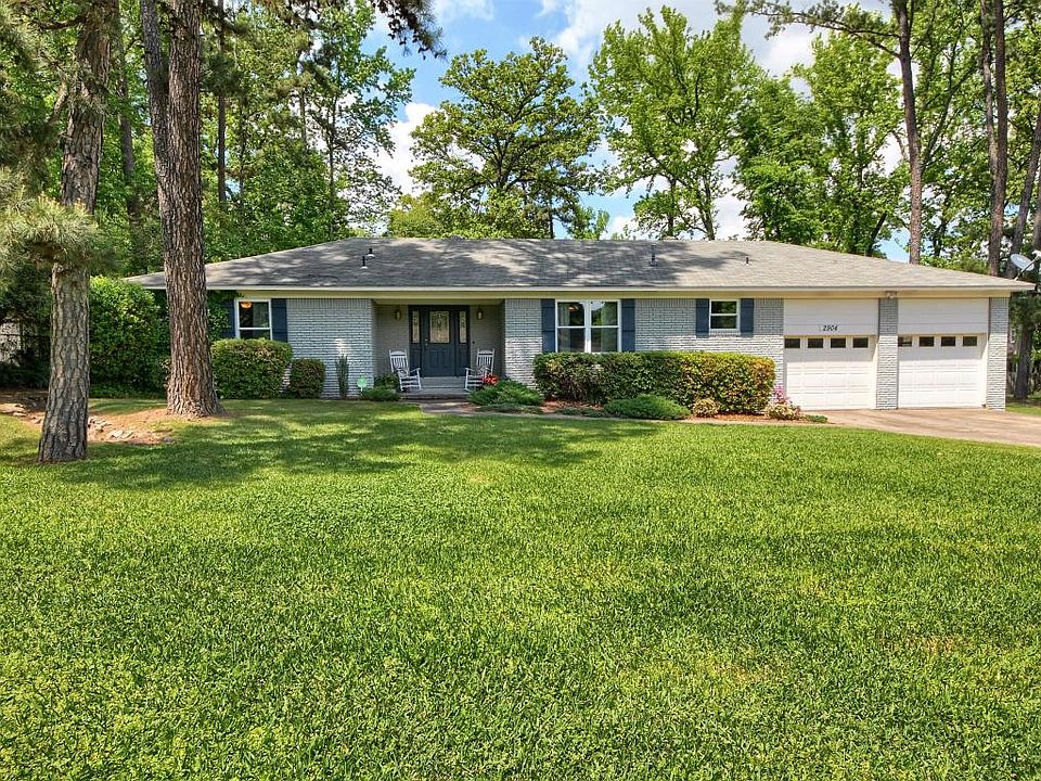 1st image of 2904 Camelot Dr
