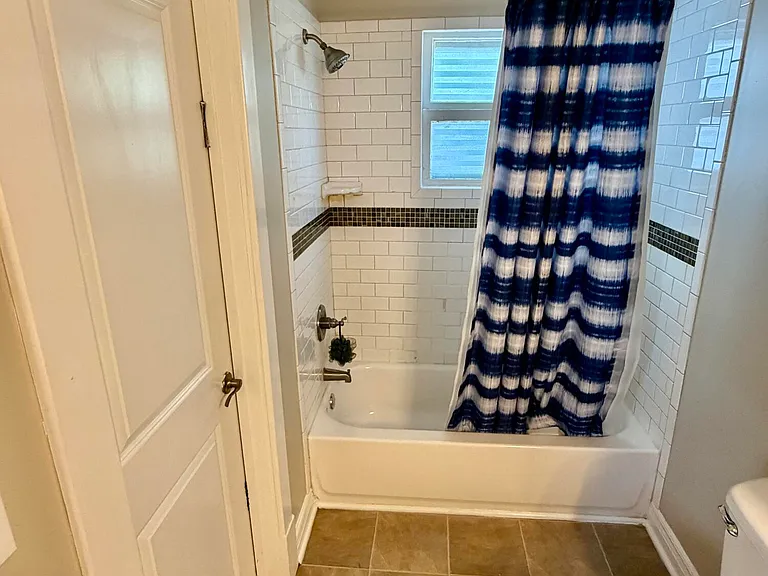 2125 Crittenden Dr — Photo 7