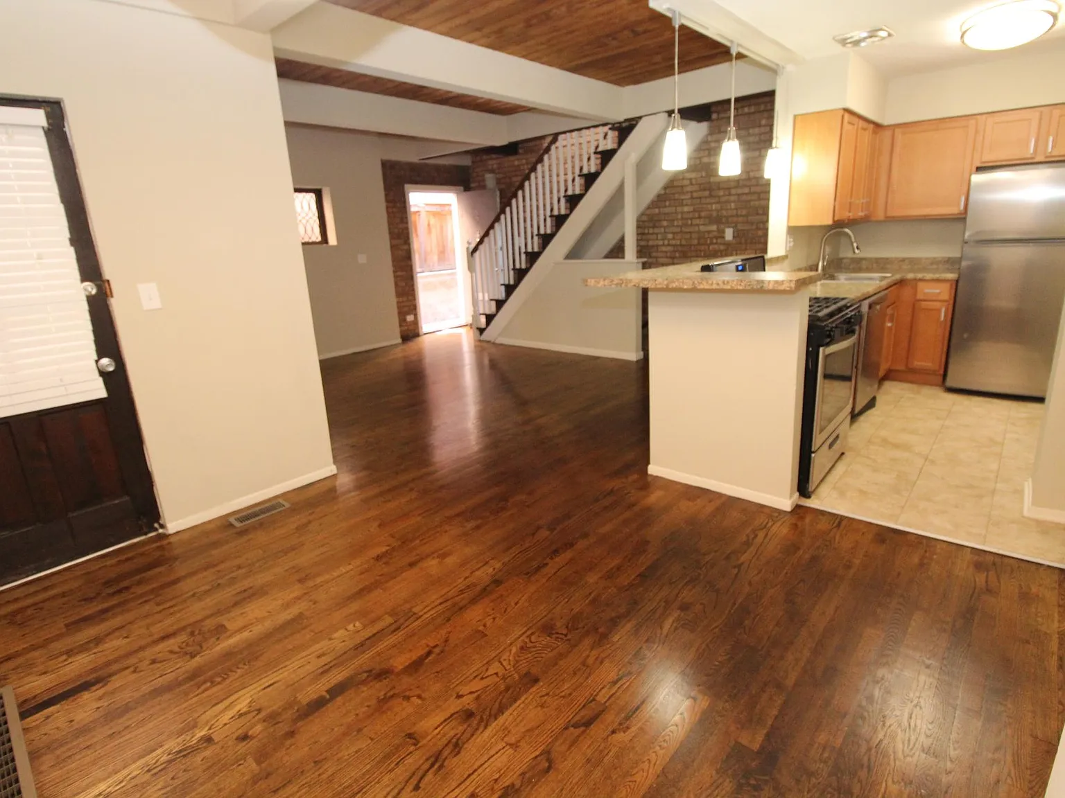 2720 N Mildred Ave — Photo 2