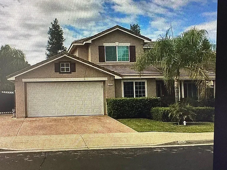 2752 Fremont Ave — Photo 1