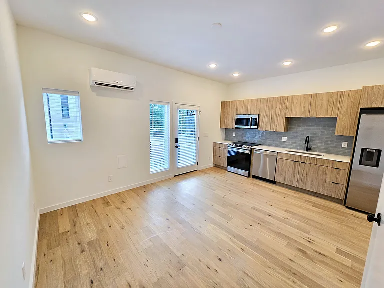 421 Saint Paul St #421 — Photo 8