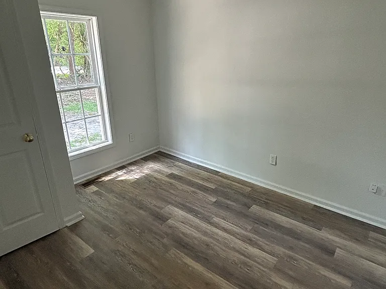 400 Longfellow St — Photo 5