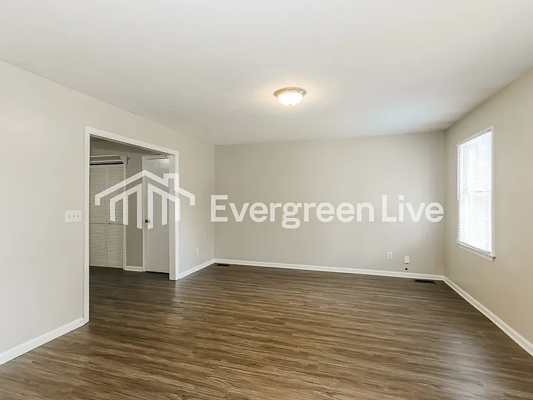 204 Belair Rd — Photo 3