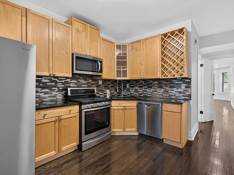 3023 W Wellington Ave — Photo 4