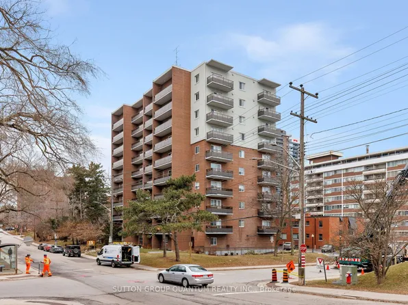 15 Elizabeth St N #401, Mississauga, ON L5G 2Z3