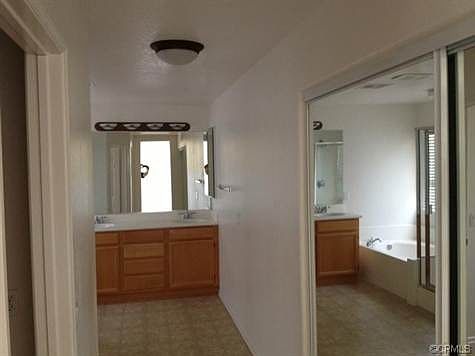 5th image of 15128 Biltmore St