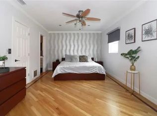 831 Queen Palm Ln, Sarasota, FL 34243