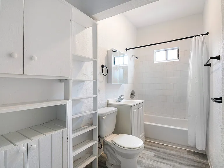 27th Street Studios and One Bedrooms — Photo 47
