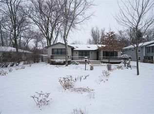 511 Breezy Point Dr, Pardeeville, WI 53954