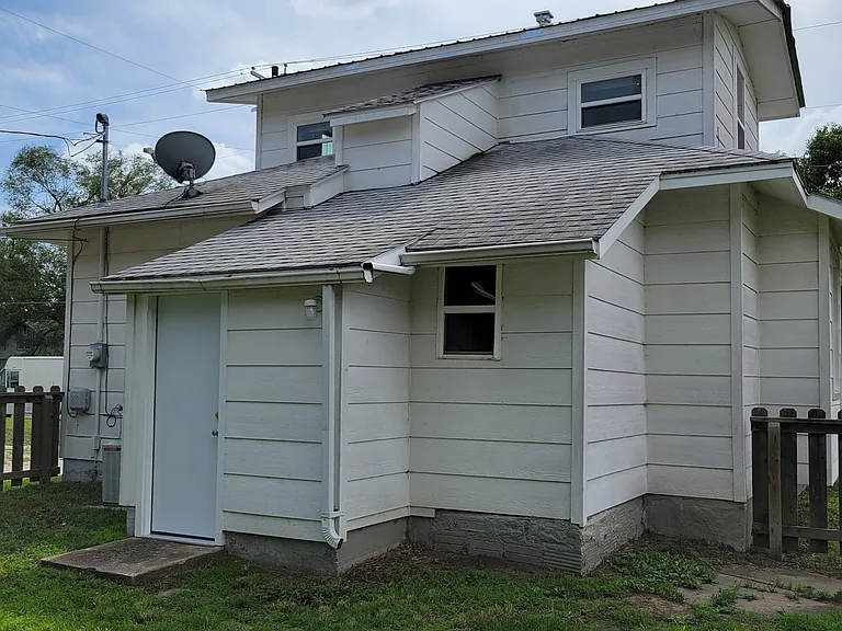 314 N Elm St — Photo 11