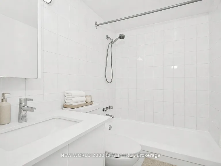 33 Erskine Ave #308 — Photo 6