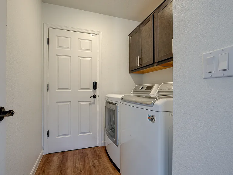1945 E Velvet Dr — Photo 36