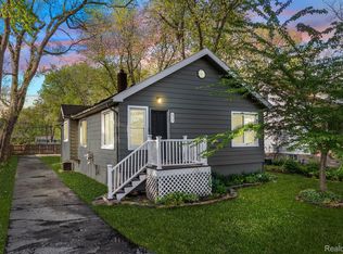 51 Hickory Dr, Troy, MI 48083