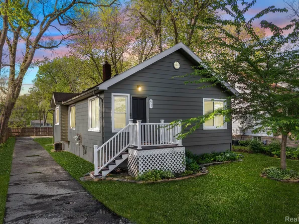 51 Hickory Dr, Troy, MI 48083