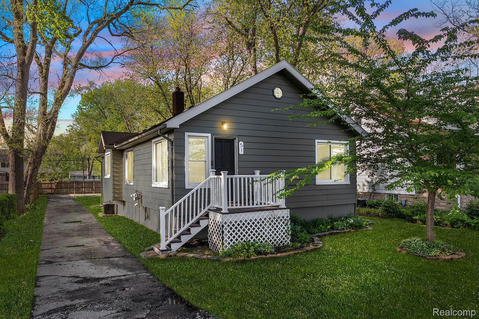 51 Hickory Dr photo 1