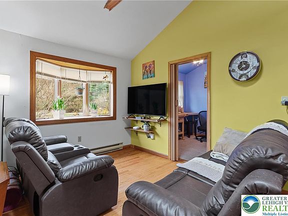 3rd image of 3134 Ross Rd