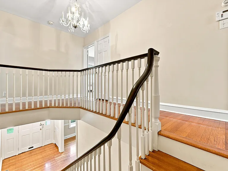 1356 Arbordale Rd — Photo 20