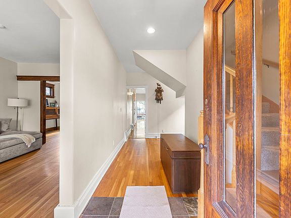 3rd image of 941 Lathrop Ave
