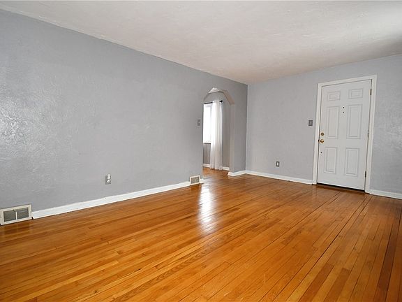 4th image of 905 Rockwood Ave