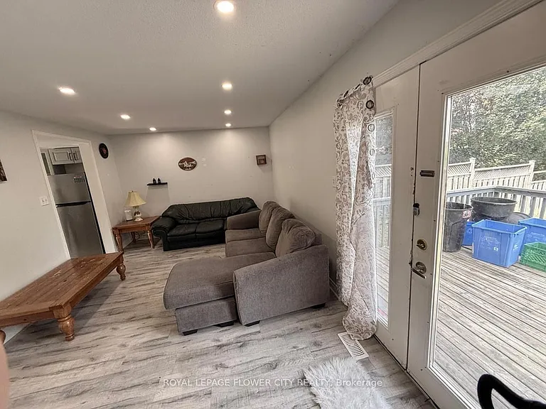 291 Fleming Dr — Photo 3