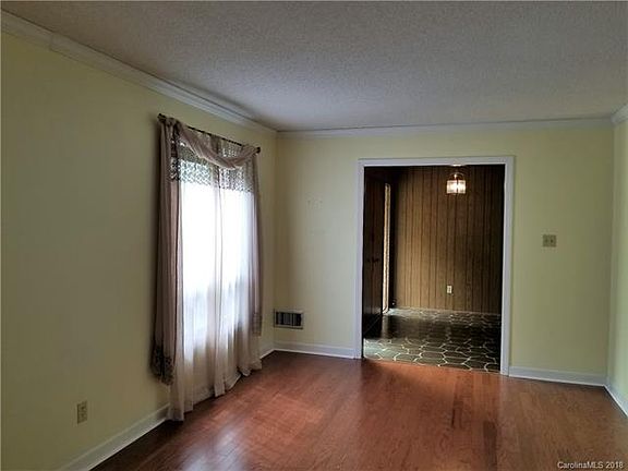 4th image of 9400 Wedgewood Dr