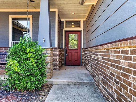 2nd image of 3712 Oakridge Cir