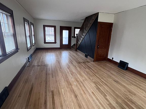 2nd image of 935 E St