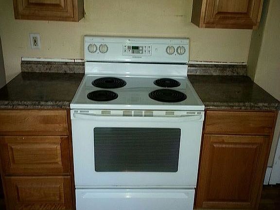 3rd image of 120 Burncoat St