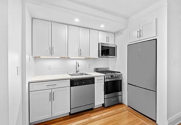 3rd image of 7 Park Ave APT 112
