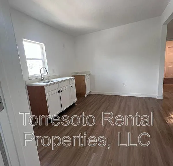 224 W Pyron Ave #B — Photo 6