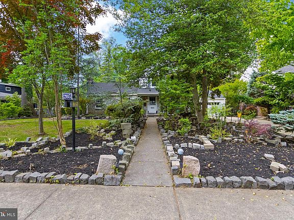 4th image of 205 Cornwall Ave