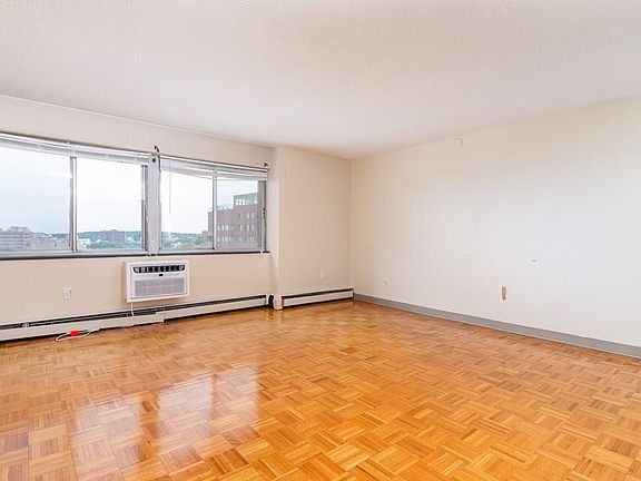 5th image of 1025 Hancock St Unit 13E