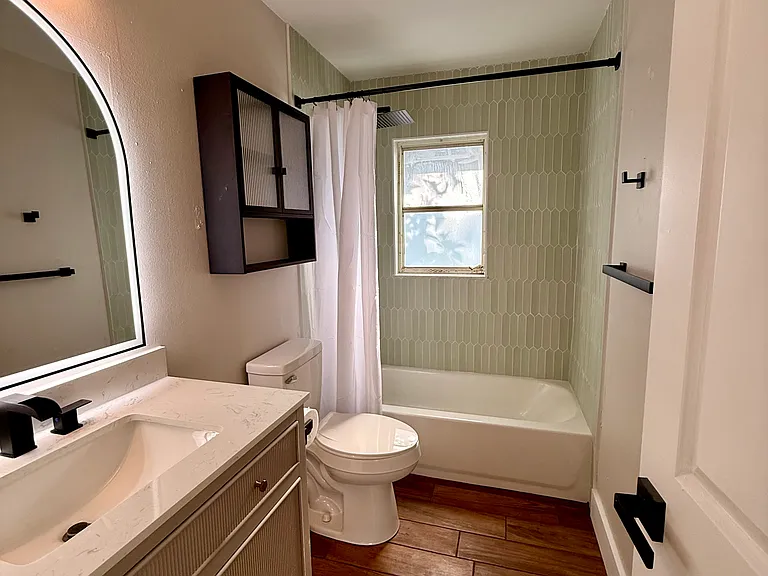 421 6th Ave NE #B — Photo 9