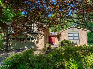 1637 Cherokee Rd E, Crossville, TN 38572