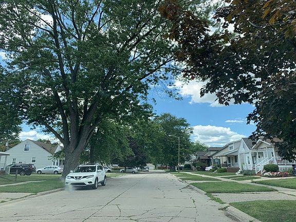 4th image of 1373 Detroit Ave