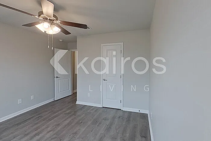 124 Yardley Ct — Photo 14