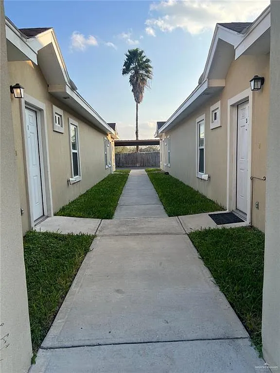 2 bed, 2.0 bath, 3780 sqft, $900 — Photo 3