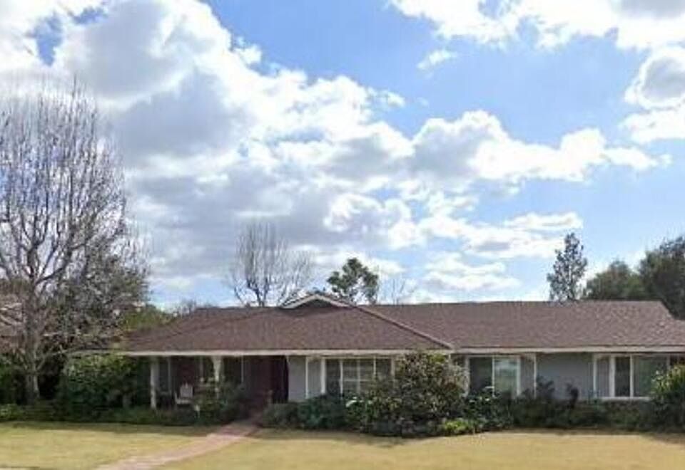 1st image of 1340 E Palm Dr