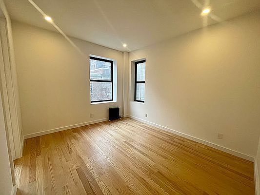 5th image of 228 W 18th St #19