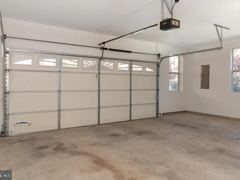 23409 Berkeley Meadows Dr — Photo 37