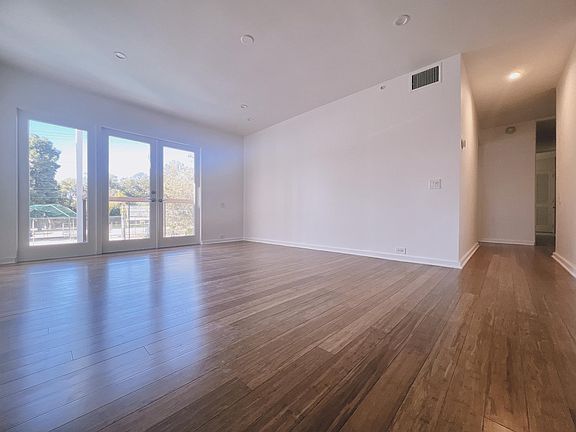 5th image of 330 S Barrington Ave APT 211