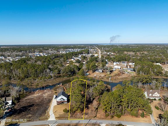 5th image of 327 Chadwick Shores Drive