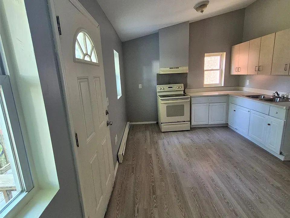 63 Henry St #1